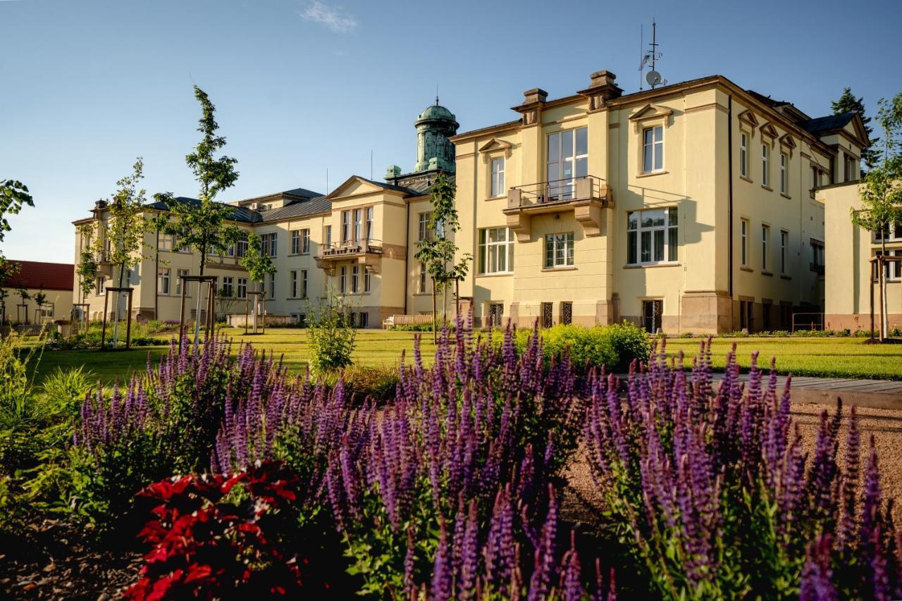 Hotel Zamecek Poděbrady エクステリア 写真